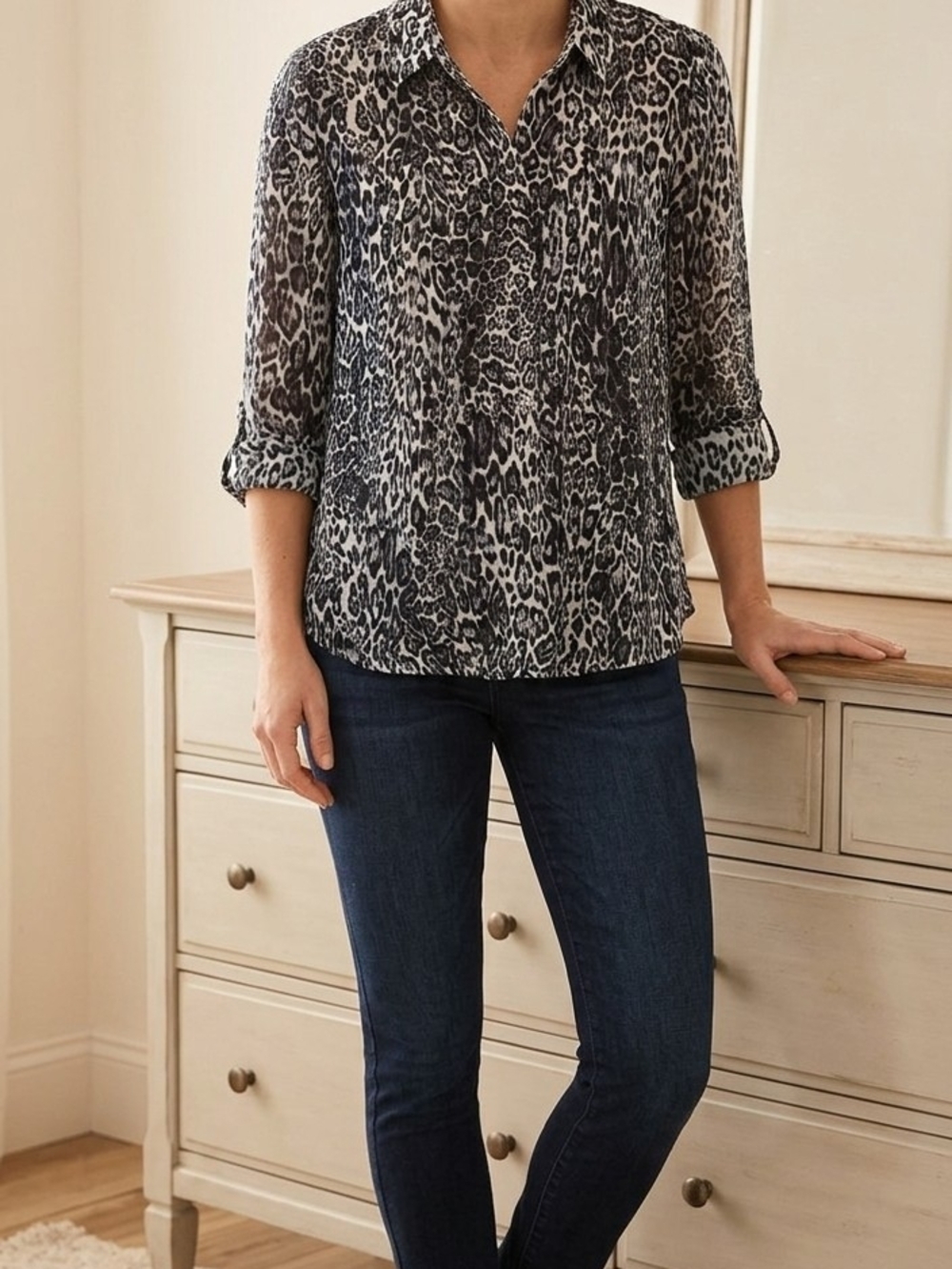 Tahari T Black & Grey Snow Leopard Print Button-Up Blouse (Size S) Monochrome